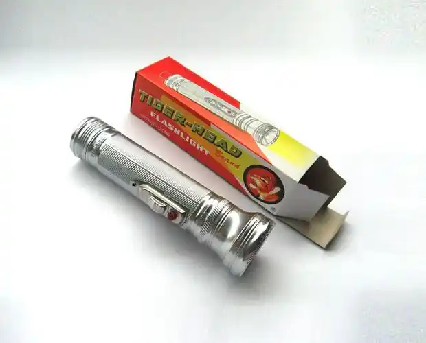 老式手电筒虎头ft300 铁质 铁皮一号电池 黄光 怀旧 胎教 虎头经济