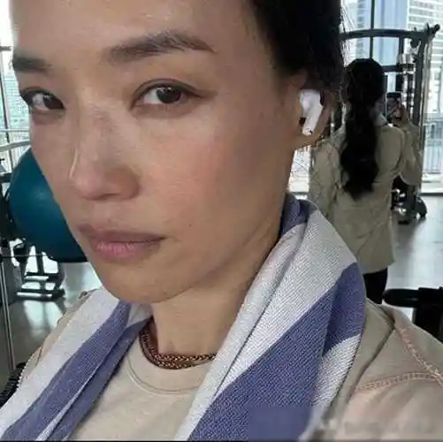 48岁舒淇晒素颜健身照,展现自律之美_生活_运动_照片