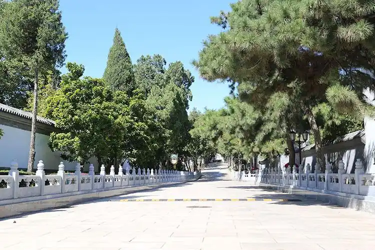 什么人才可以葬在八宝山?