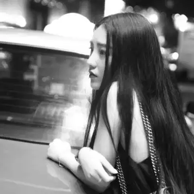 最新独一无二的黑白女生头像高冷范何必伤了自己成全别人