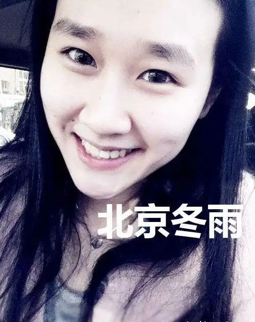 前妻是杨娜,1991年,杨娜生下了大女儿,罗林为她取名叫罗添,小名筐筐