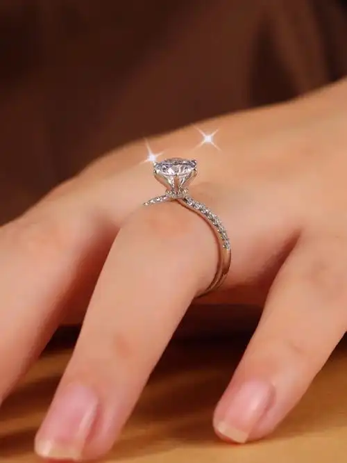 一克拉钻戒简约就是经典