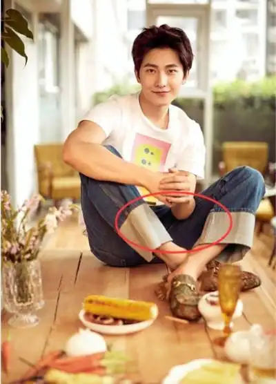 有种坐姿叫杨洋的"菱形腿",被众人模仿,网友直呼:做不到