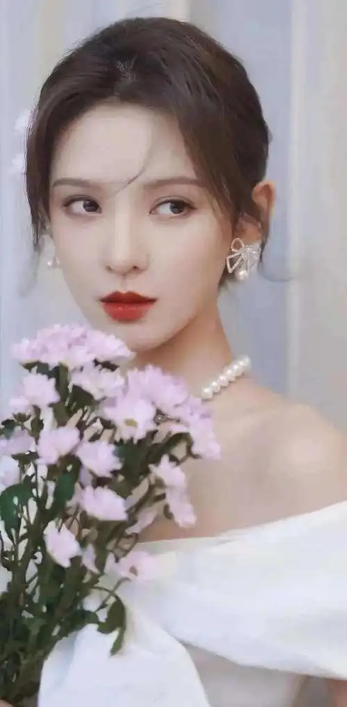 张予曦童年照曝光,五官可爱长得像洋娃娃,有没有整容显而易见