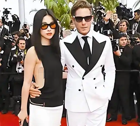 所以朱珠差点成为了c罗的老板娘,然而仅仅五个月过后,这段豪门恋情就