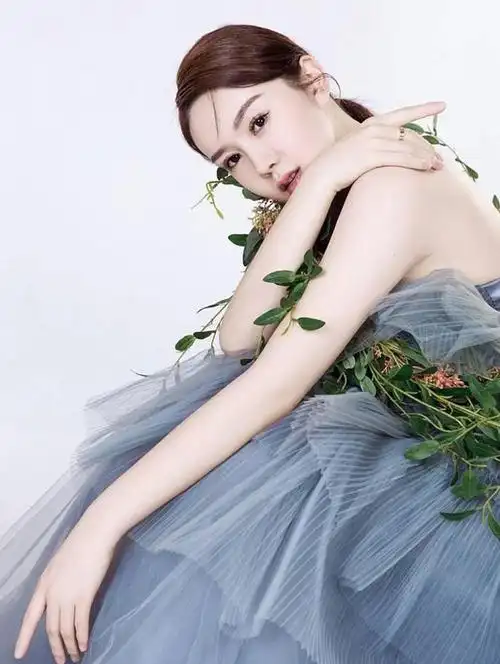 推女郎易阳妙曼身材图片