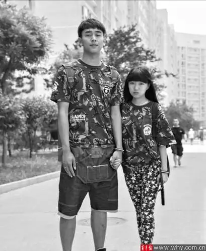 情侣身高相差35厘米"最萌高度差"爆红