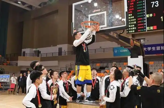 吉林大学阳光组篮球队获第23届cuba中国大学生篮球二级联赛(北区赛)