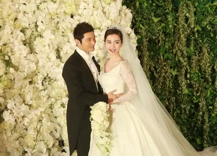 杨颖被曝焦头烂额,托关系找前夫帮忙,黄晓明看演唱会反被骂_腾讯新闻