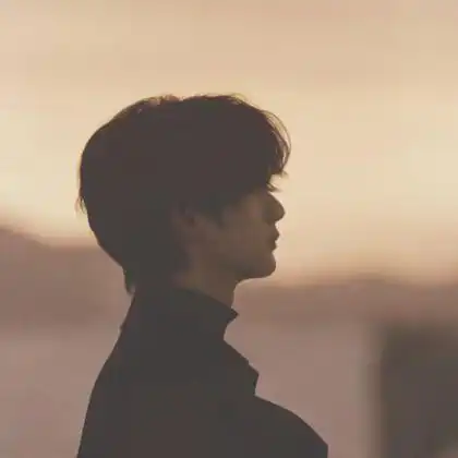 男生头像成熟气质,高清好看的头像男生高级小众成熟文艺范图片