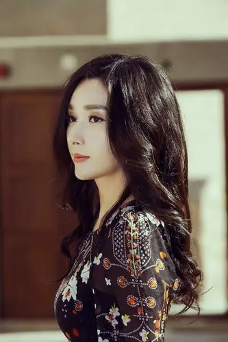 杨恭如"越走越美" 展异域风情