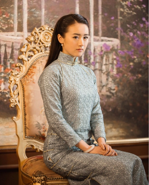 现在五年的时间过去了,当初在剧中出演的二爷夫人丫头的演员袁冰妍