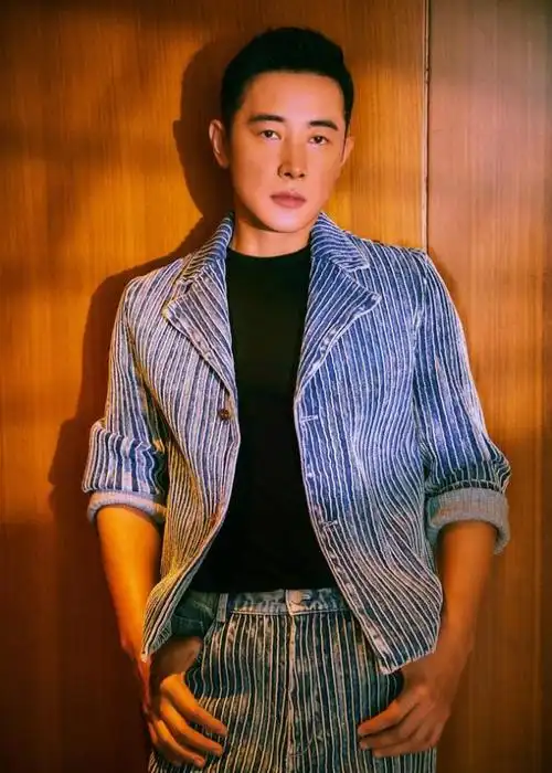 罗晋晒照庆41岁生日 与唐嫣感情甜蜜惹人羡(2)