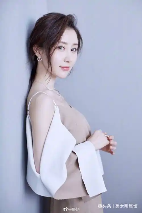 34岁舒畅,神仙颜值魔鬼身材,女神的时尚魅力真是挡不住!