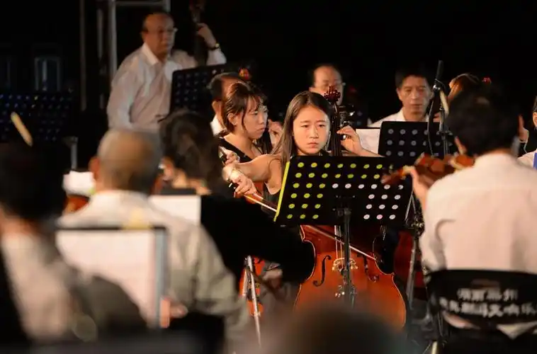 郴州举办纪念红军长征胜利80周年军民交响音乐会