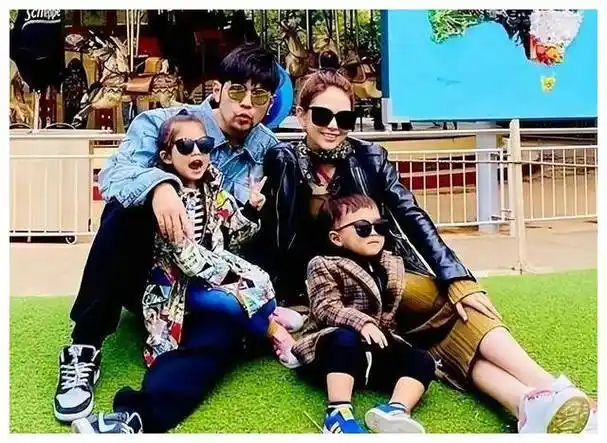 昆凌嫁大14岁周杰伦,一家五口其乐融融,幸福秘诀是什么?