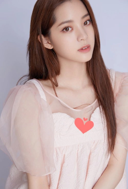 欧阳娜娜20岁就这么任性纱裙薄得仅有一层谁料却超级显白