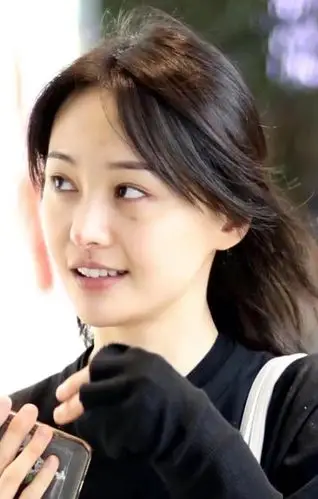 郑爽作为当红女星还敢素颜上镜,鼻头的痘痘跟眼下淤青真太抢镜