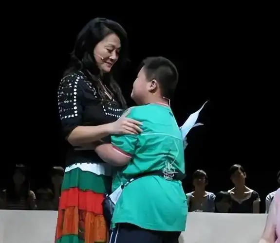 回顾著名演员王姬事业和情感坎坷有泪如今仍将29岁智障儿子当宝