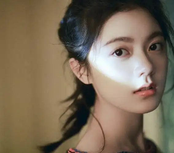 赵今麦荧幕初吻献给了谁 赵今麦绯闻男友都有谁啊