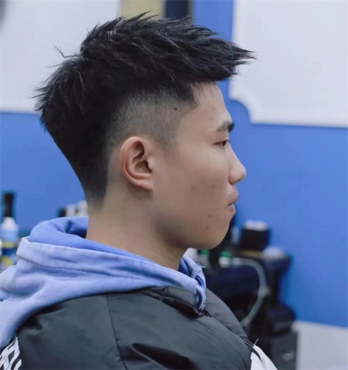 帅气前刺飞机头 18-40岁男生短发_男士短发 - 美发站