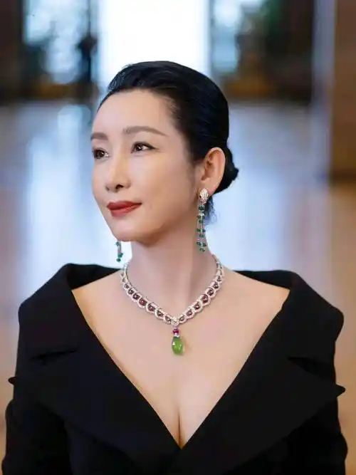 美貌与实力并存的女星_秦海璐_合作_尹涛