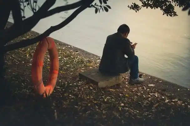 心累压抑憋屈的句子发朋友圈图片带文字,微信朋友圈心累伤感的句子