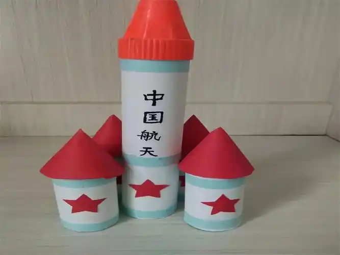 废物利用变废为宝邯山区兴华小学开展环保手工制作活动