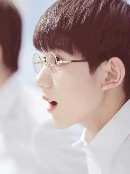 当红男明星的金丝眼镜造型,斯文败类也太好嗑了