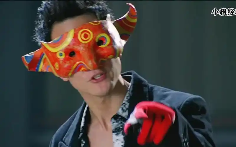 新警察故事:吴彦祖受父亲毒打教育,最终性格逆天爆炸,成了狠角色劫匪