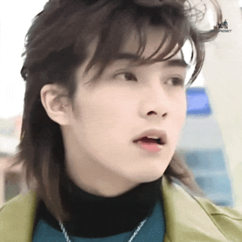 《恶魔在身边》里的贺军翔则满足了我对校霸的想象,哪怕电视剧已经