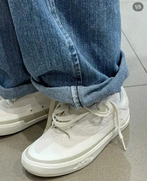 安踏小白鞋59r王一博同款