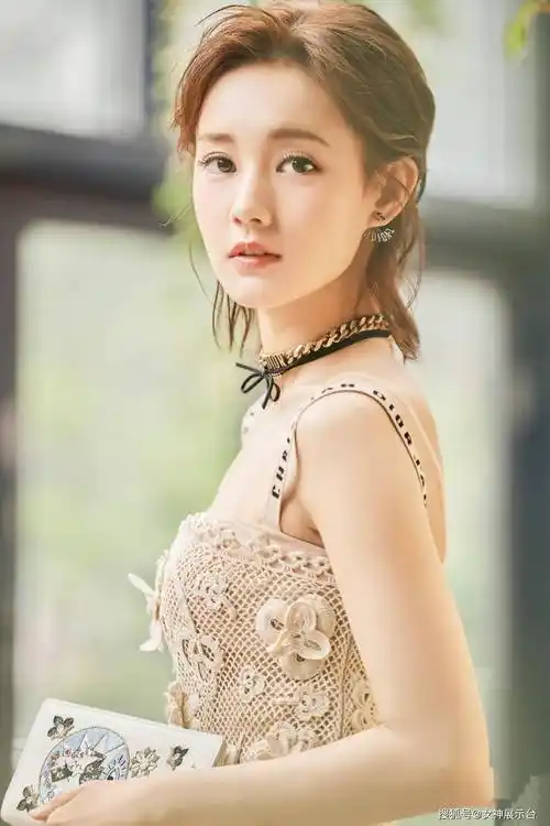 李一桐惊艳身材曝光:颜值与实力并存的女神_胡一天_比例_网友