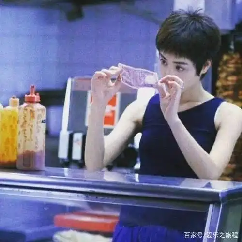 王菲的这首歌不太火,但听过一次就忍不住单曲循环!