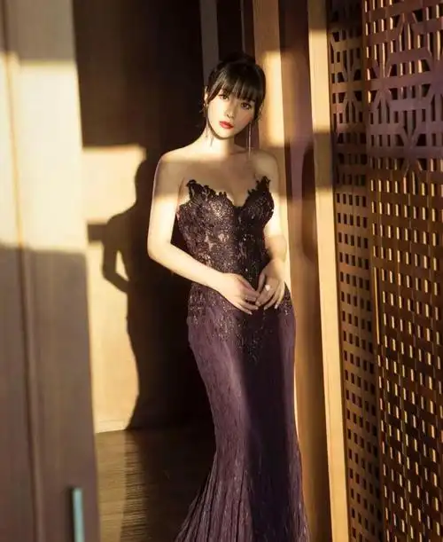 风情独特柳岩写真中散发出浓厚的成熟魅力