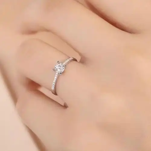 钻戒18k钻石戒指女士六爪10分车花群镶求婚手饰