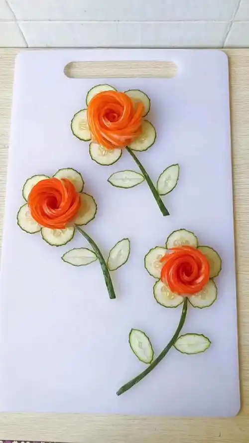 仪式感不能少,西红柿花式摆盘.#@经纪人小微