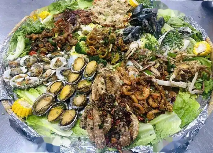 4人成团天天出发打卡高颜值巽寮湾最美沙滩海边轻奢营地解锁海鲜大餐