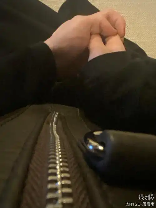 七夕晒"牵手照"遭网友多重调侃|周震南|邵梓恒|味儿_新浪新闻