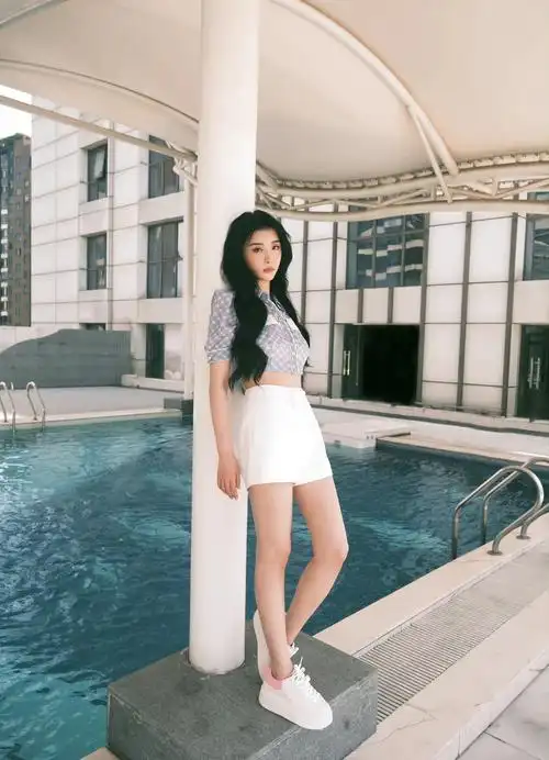 九敏赵小棠一袭白色公主裙这个造型也太美了吧