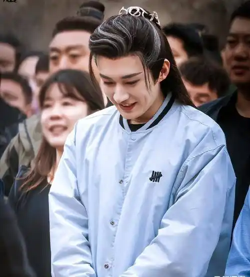 但是看了故事简介才发现,刘学义饰演的潘樾正是得知妻子死讯之后的