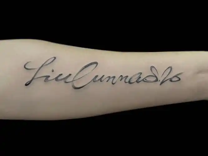 26,天鹅的寓意是忠诚与永恒的象征,天鹅遇到一生挚爱后便会一生相随