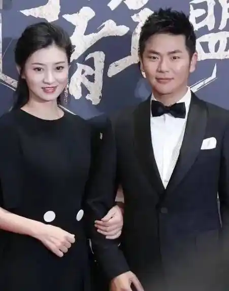 斓曦略显发福已是孩子妈,张晓龙仍未婚?_事情_陈思斯_观众