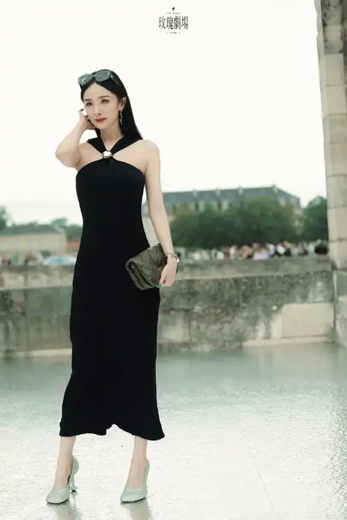 杨幂法国街头漫步##杨幂loewe罗意威全球品牌代言人