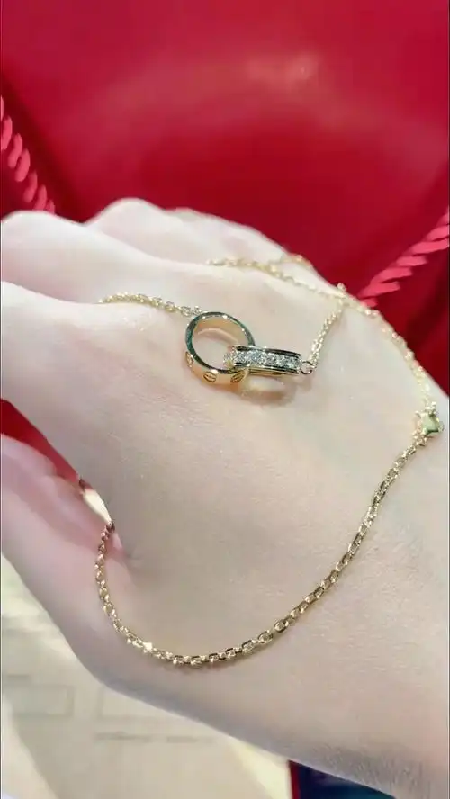 卡地亚 双环项链#项链#高端轻奢饰品#同城-度小视