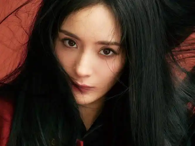 超酷大片杨幂登上瑞丽25周年封面气质超群难怪魏大勋喜欢她