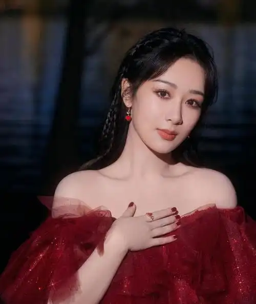 湖南卫视真是收视霸主,囊括了王源,王一博,龚俊等流量小生,以及杨幂