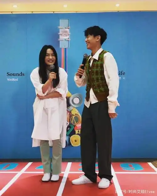 徐佳莹真有勇气,156身高还敢穿"孕妇裙",肩宽腰也肥太壮实了