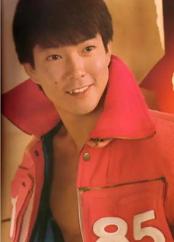 港风 #一代人的回忆 元彪,原名夏令震,是中国香港著名的男 - 抖音