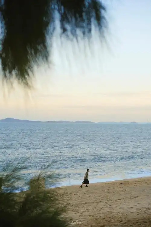 去海边赴约这个秋天